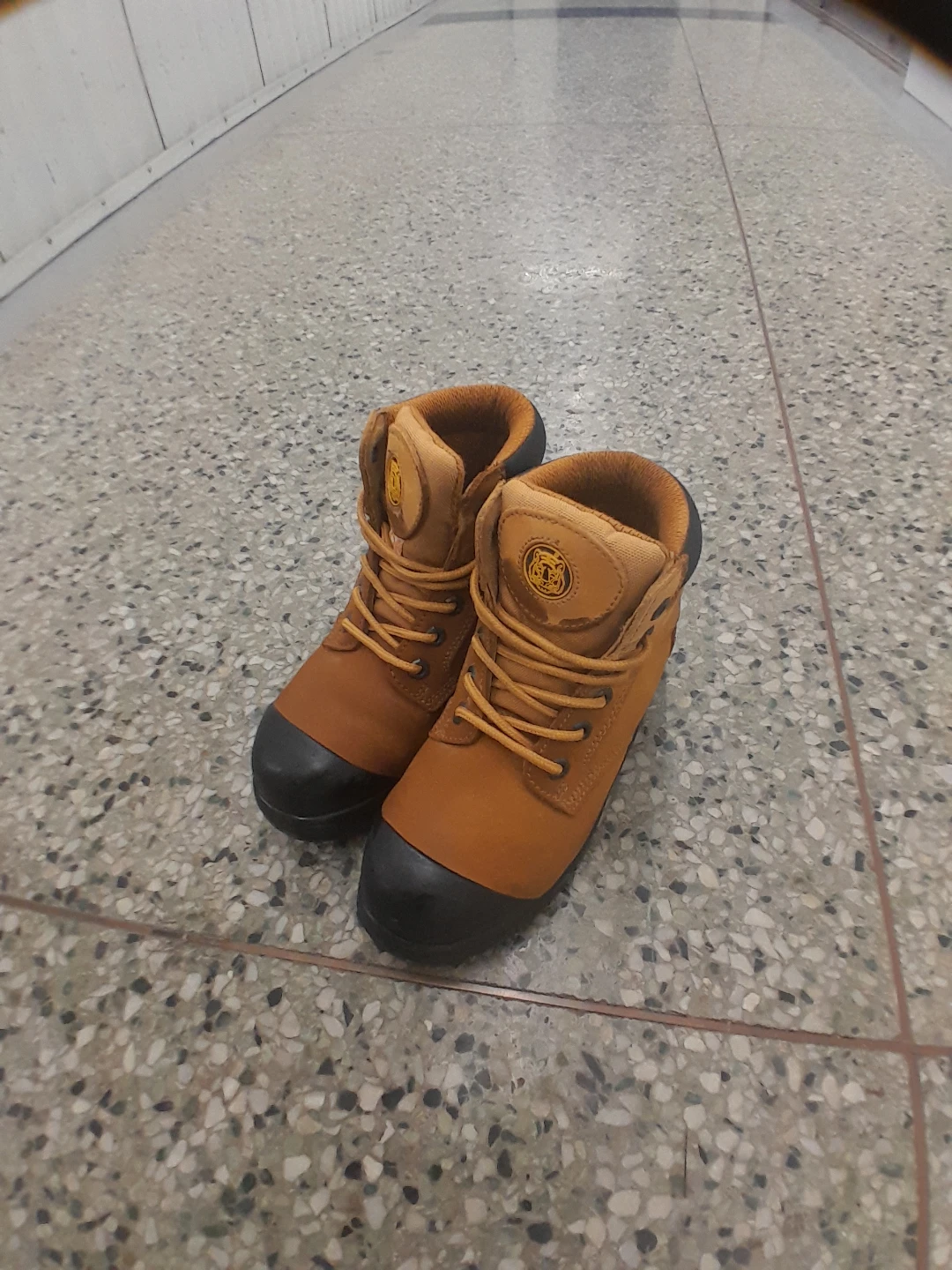 Tiger Safety Work Boots Women's Size 6 - photo 2