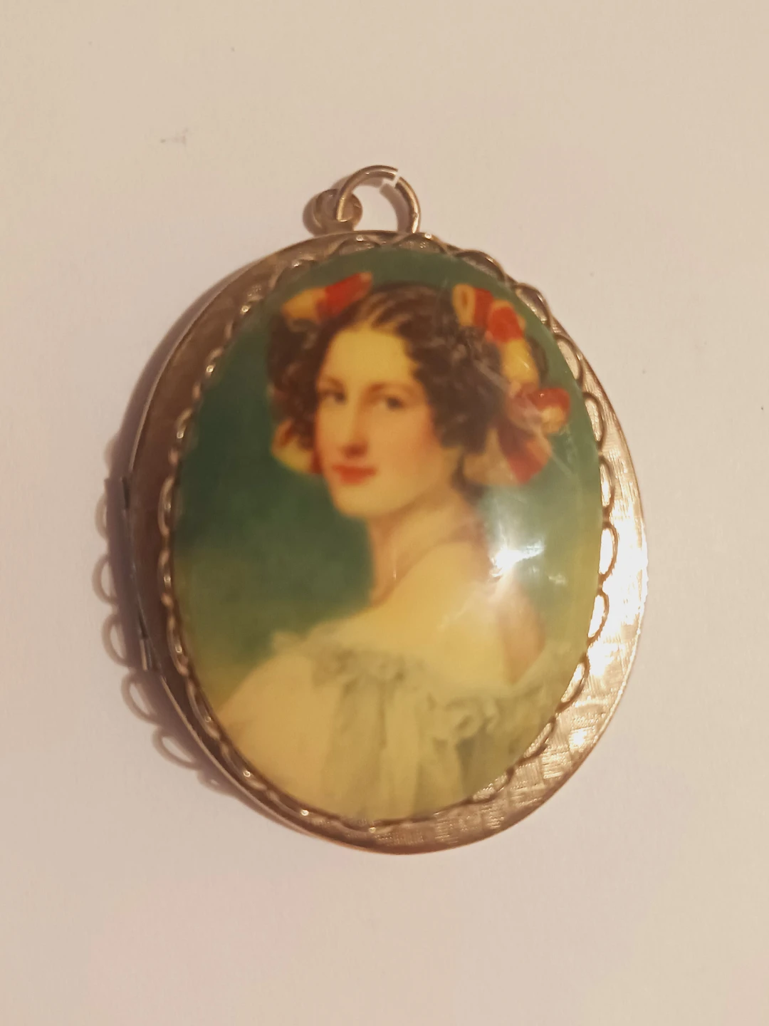 Beautiful Lady Portrait Vintage Locket Pendant - photo 3