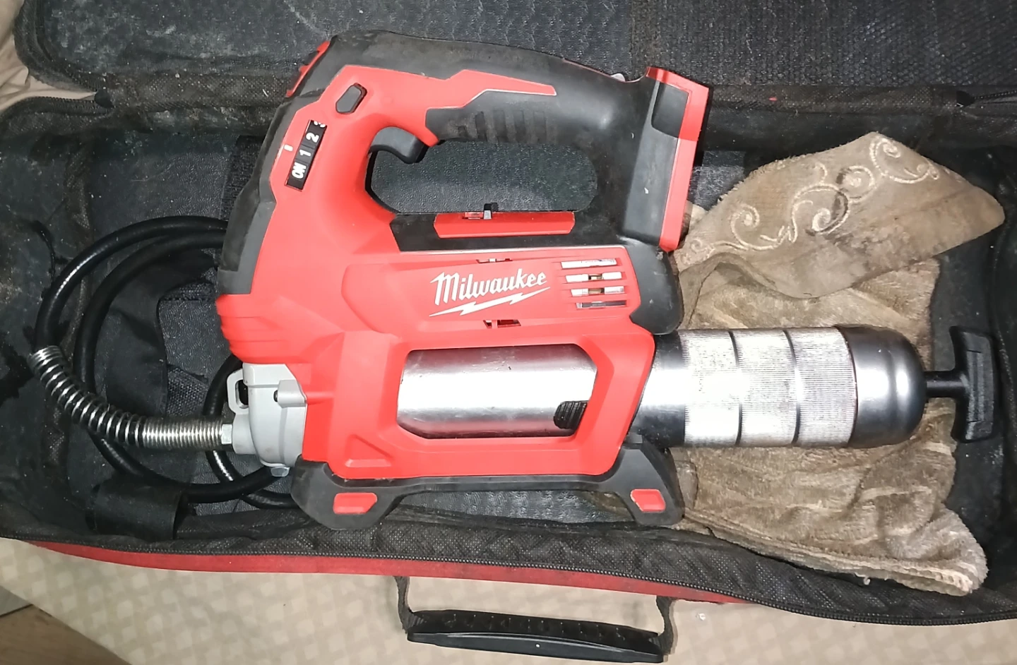 Milwaukee M18 Grease Gun 2646-20 - photo 4