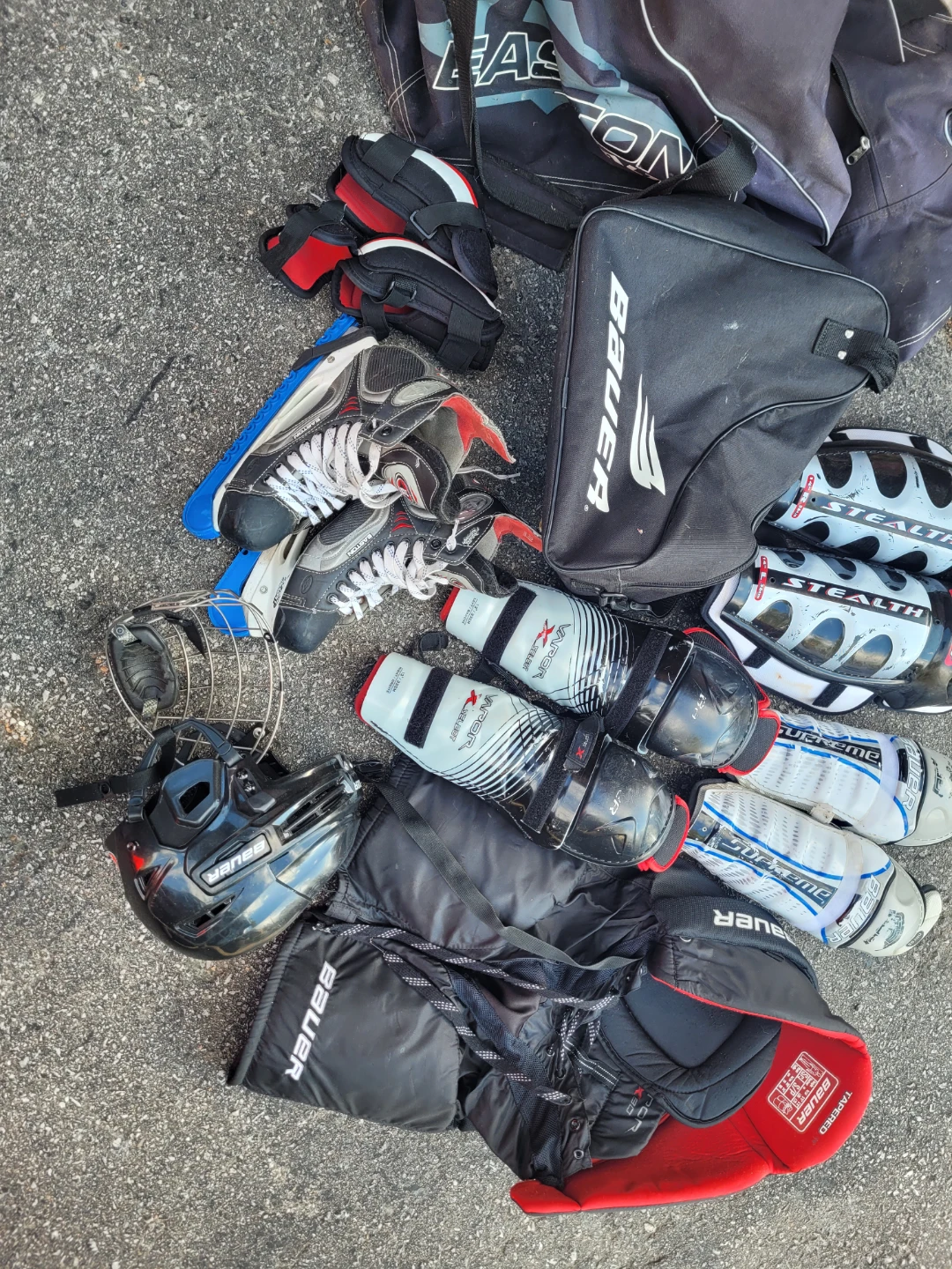 Men's hockey gear