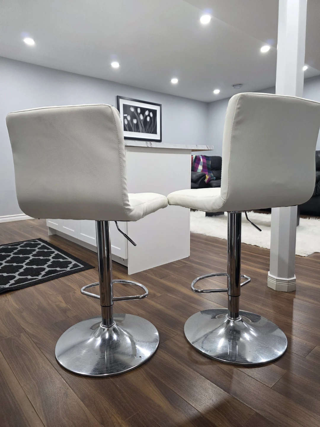 Set of 2 White Adjustable Bar Stools - photo 2