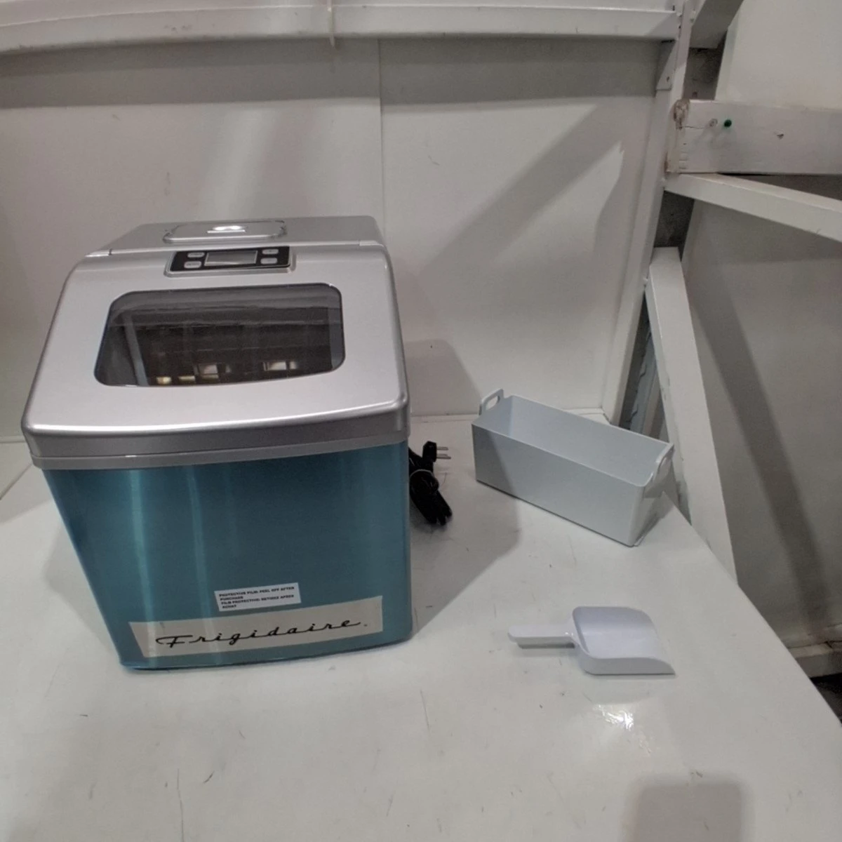 Frigidaire Ice Maker- Lightly used