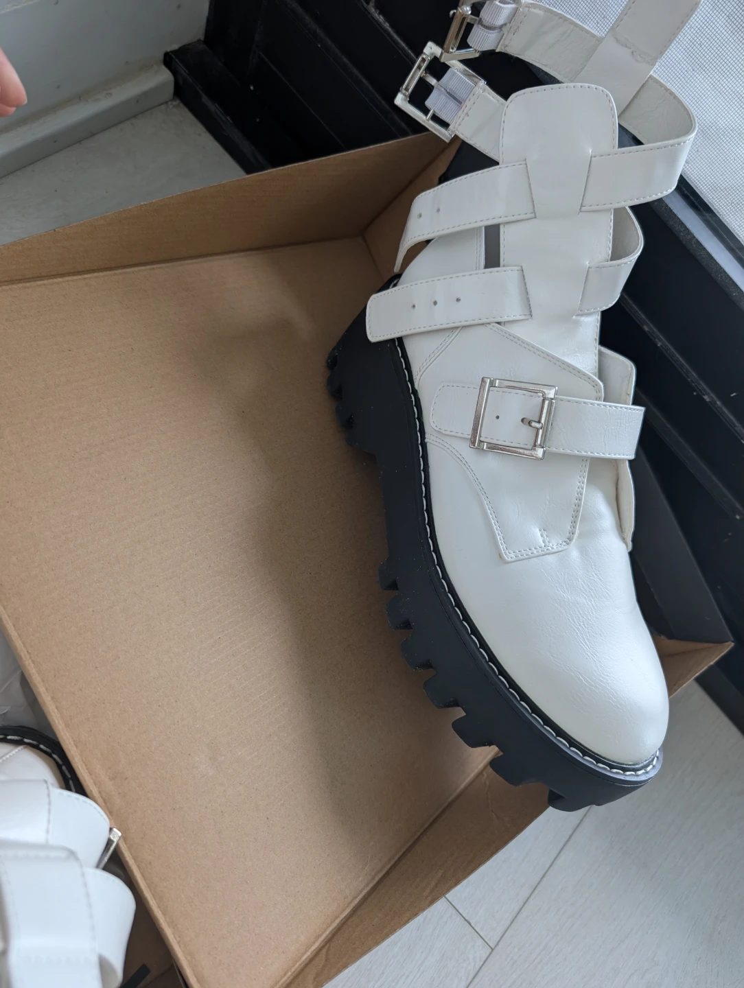 Move out sale: ShoeDazzle white buckle gladiator boots - photo 4