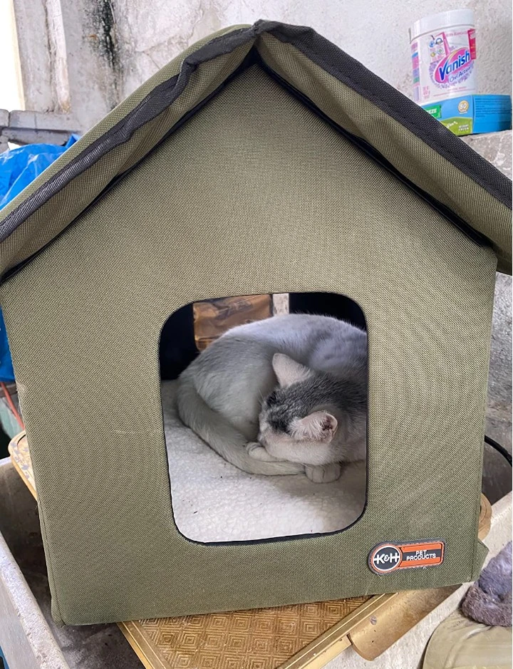 K&H Pet Products Outdoor Heated Cat House