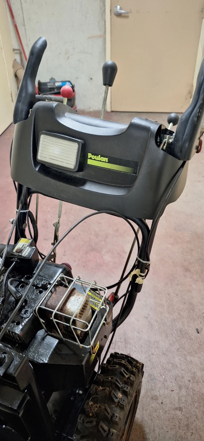 Poulan 10.5HP 30-inch Snowblower