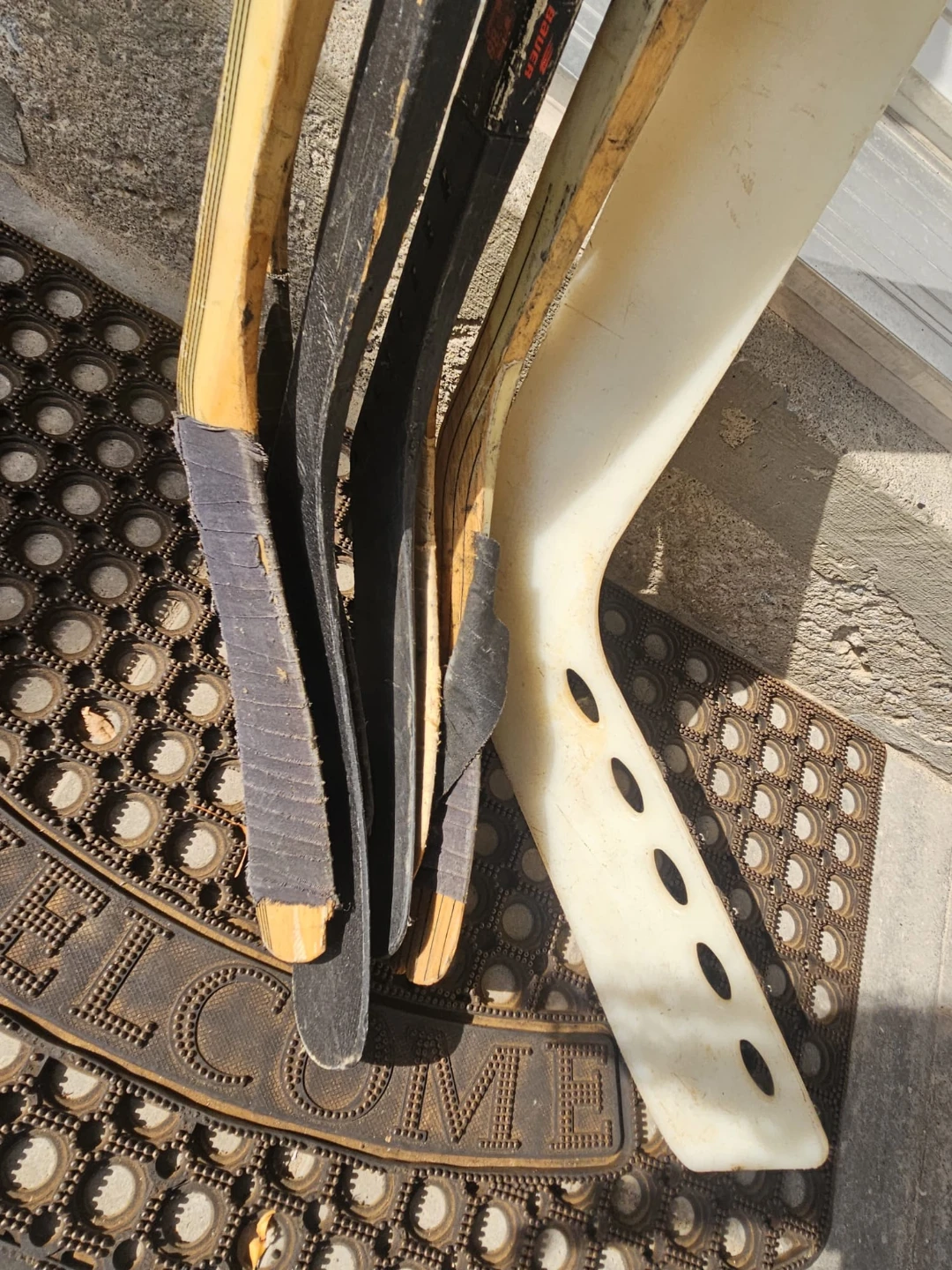 Set of 5 Assorted Vintage Hockey Sticks - photo 3