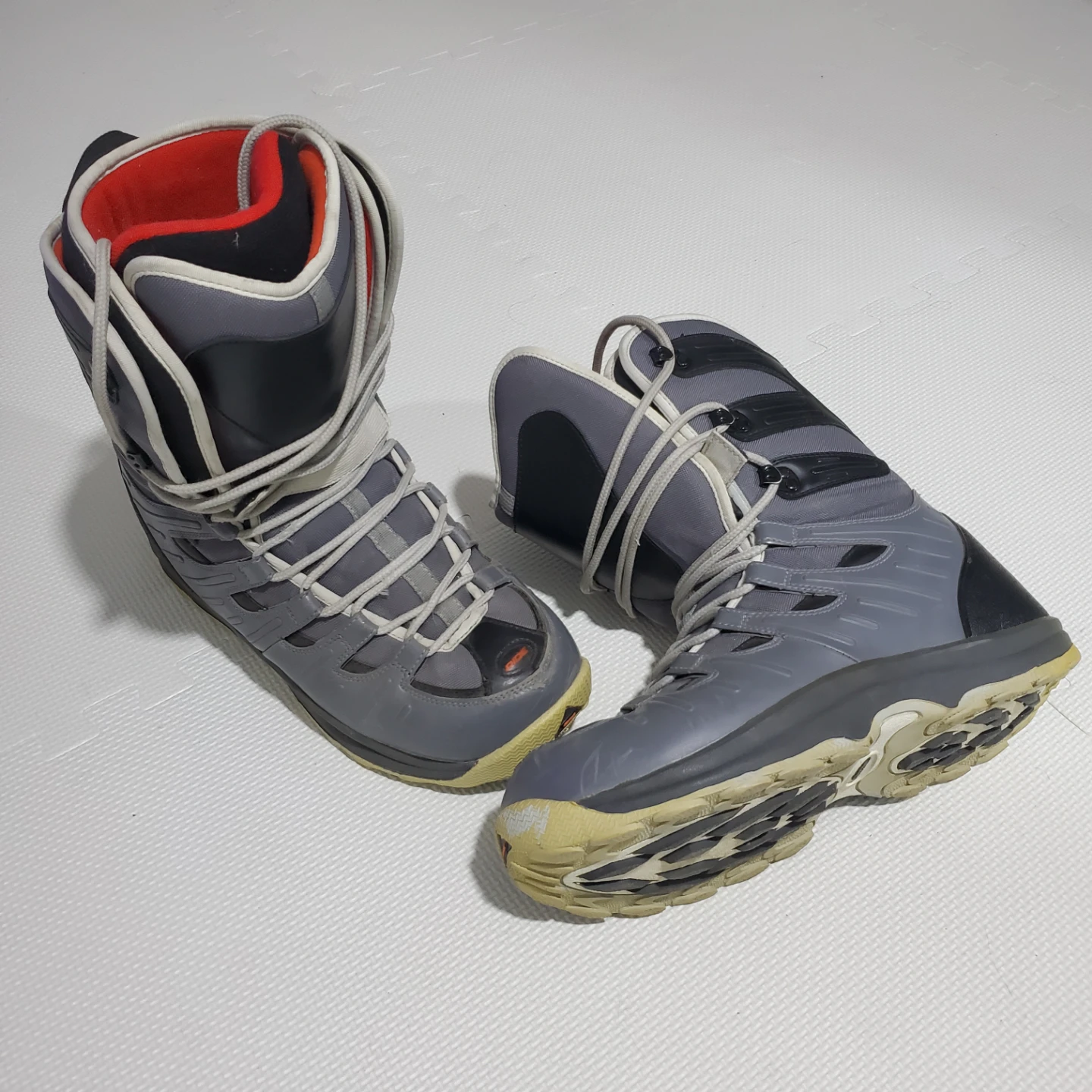 Ride Spark Mens Sz13 lace up Snowboard boots