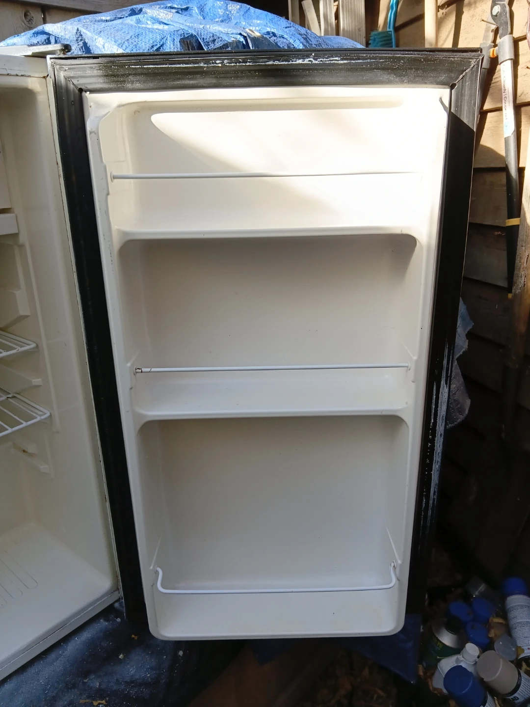 Danby Compact Mini Fridge READ DESCRIPTION ON SIZE - photo 3