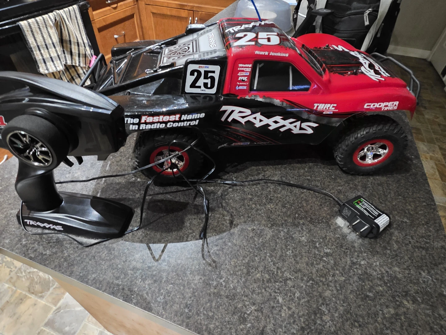 Traxxas Slash 1/10 Scale RC Truck - photo 3