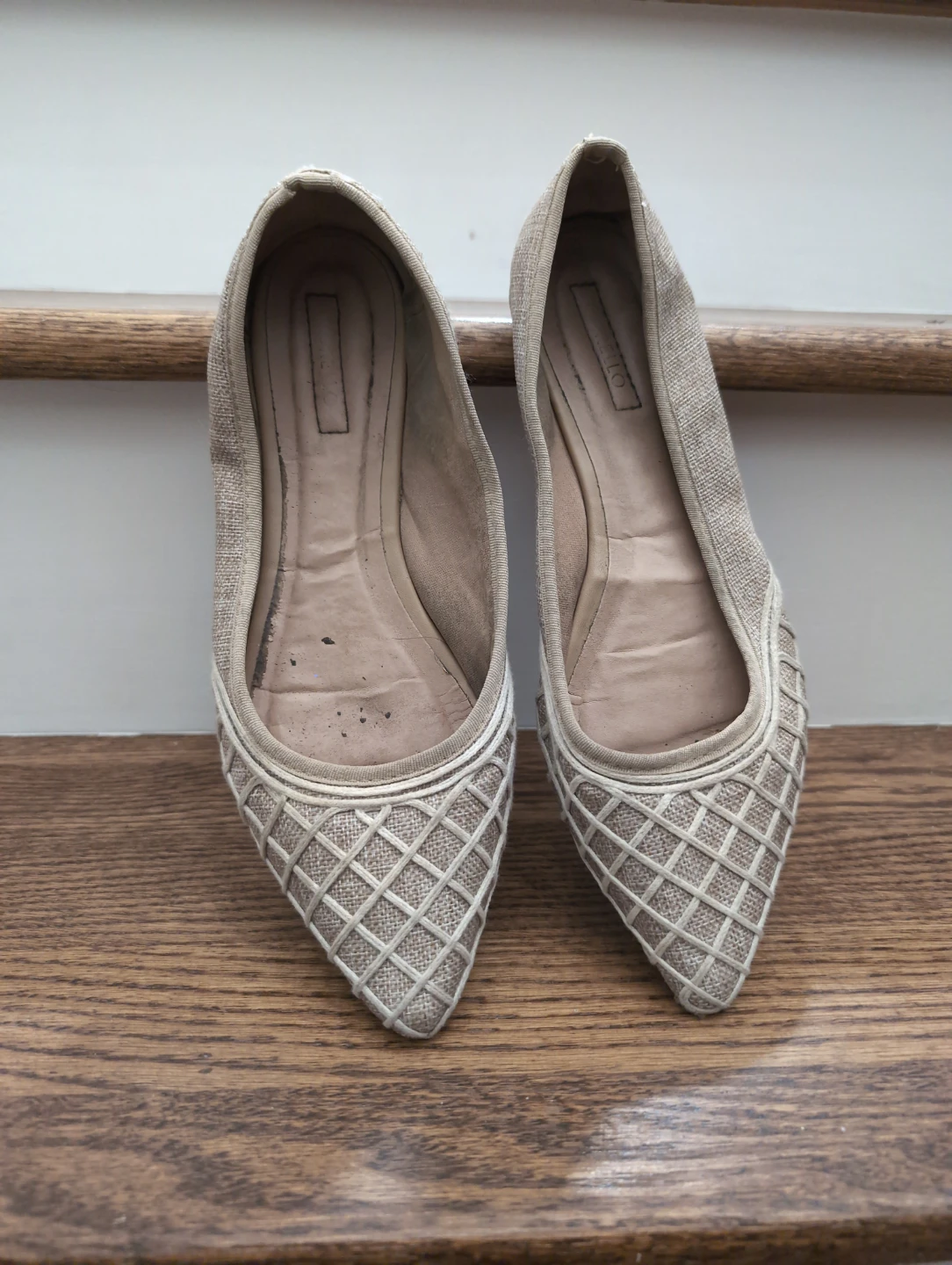 Corello Beige Pointed Flats Size 10 - photo 2