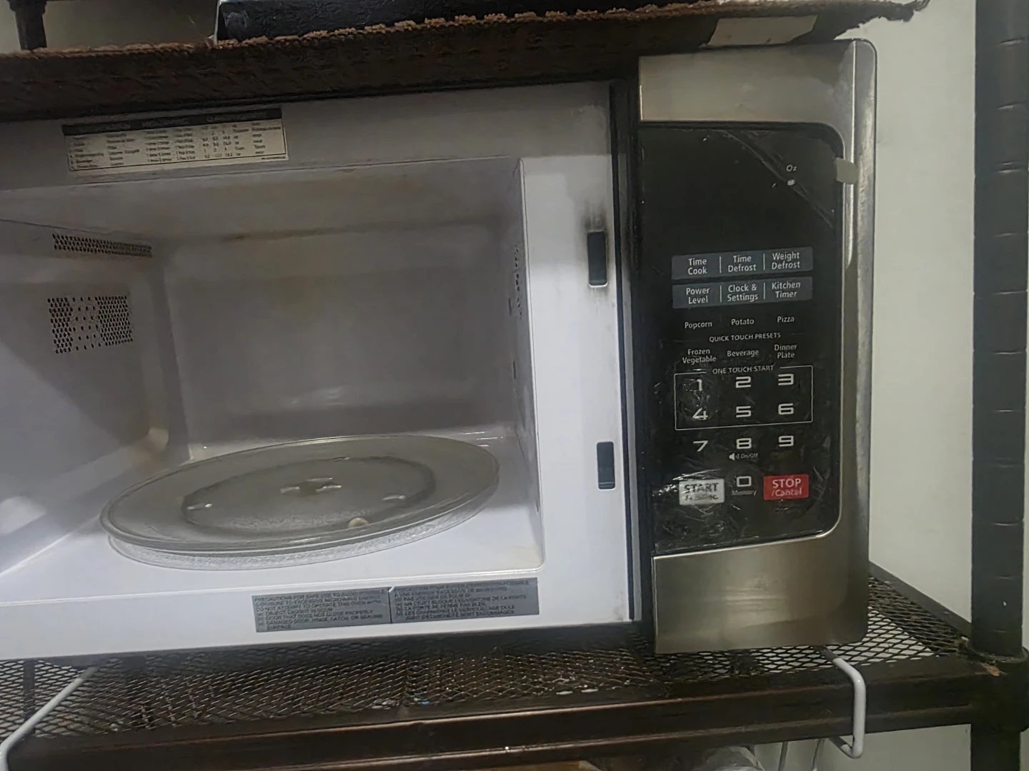 Toshiba Microwave Oven - photo 2