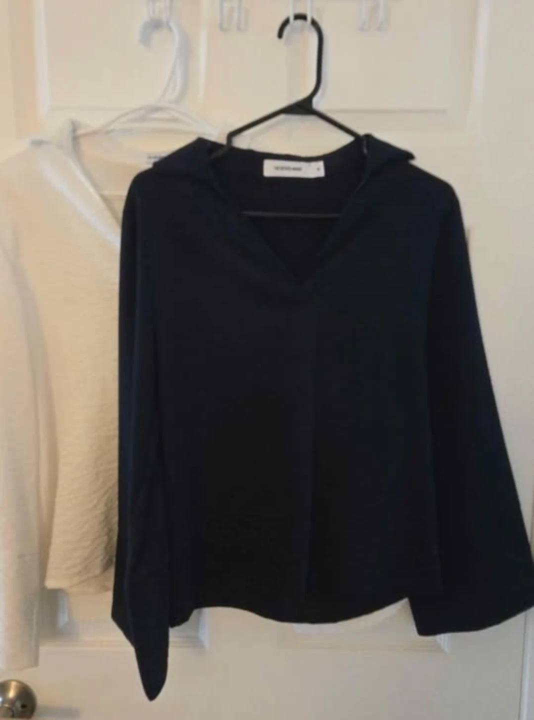 White & navy blouse from Singapore - photo 4