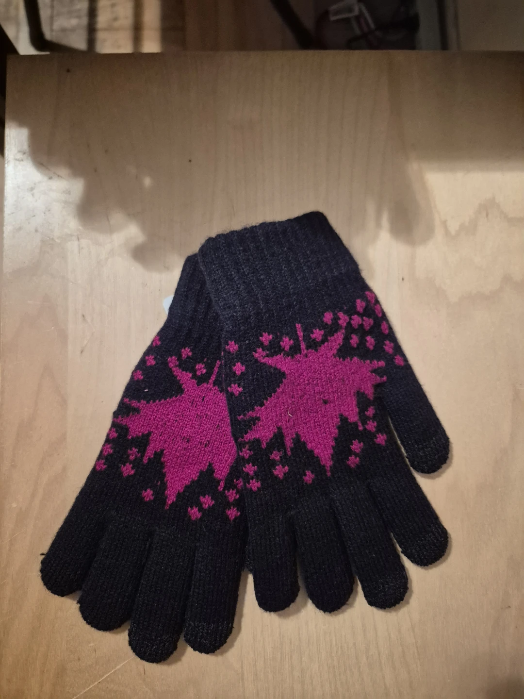 BN) Maple Leaf Knit Gloves