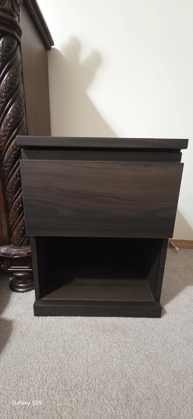 Storlinkta nightstand