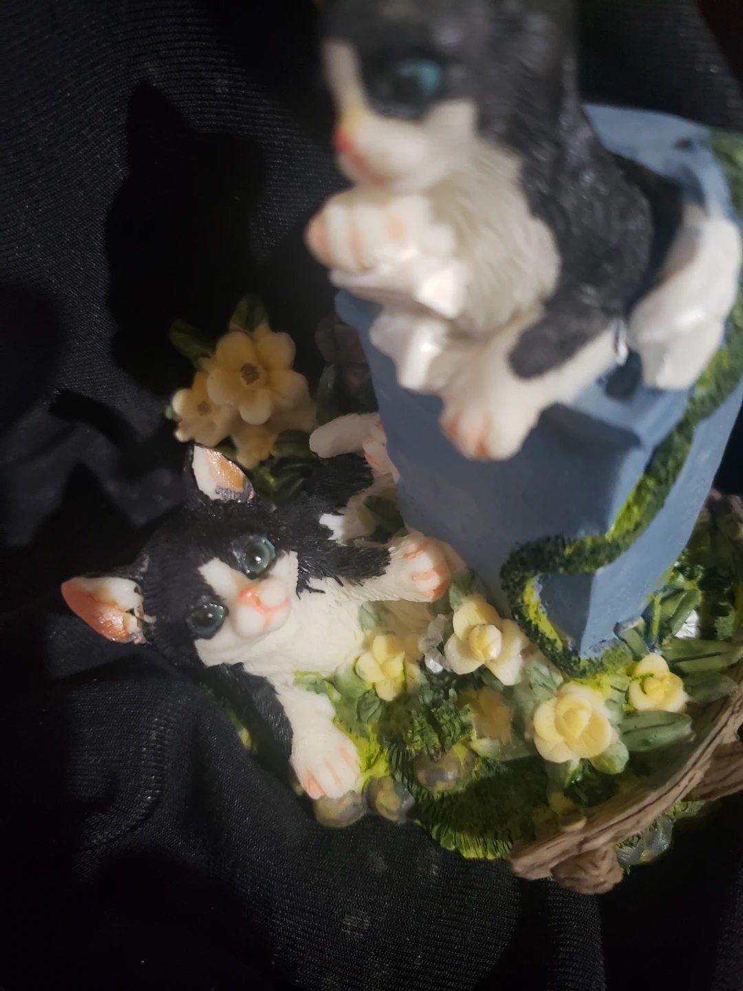Black and White Kitten Statue - photo 4