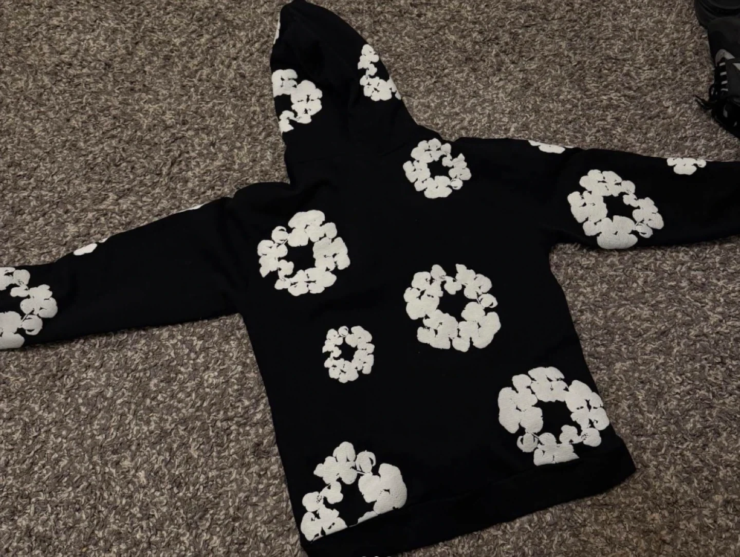 Denim Tears Cotton Wreath Hoodie - photo 2