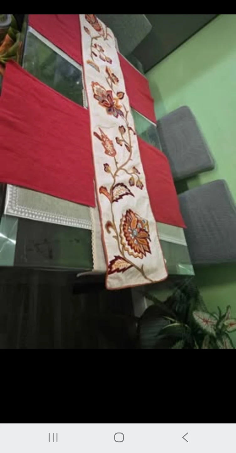 Embroidered Floral Table Runner with Mats