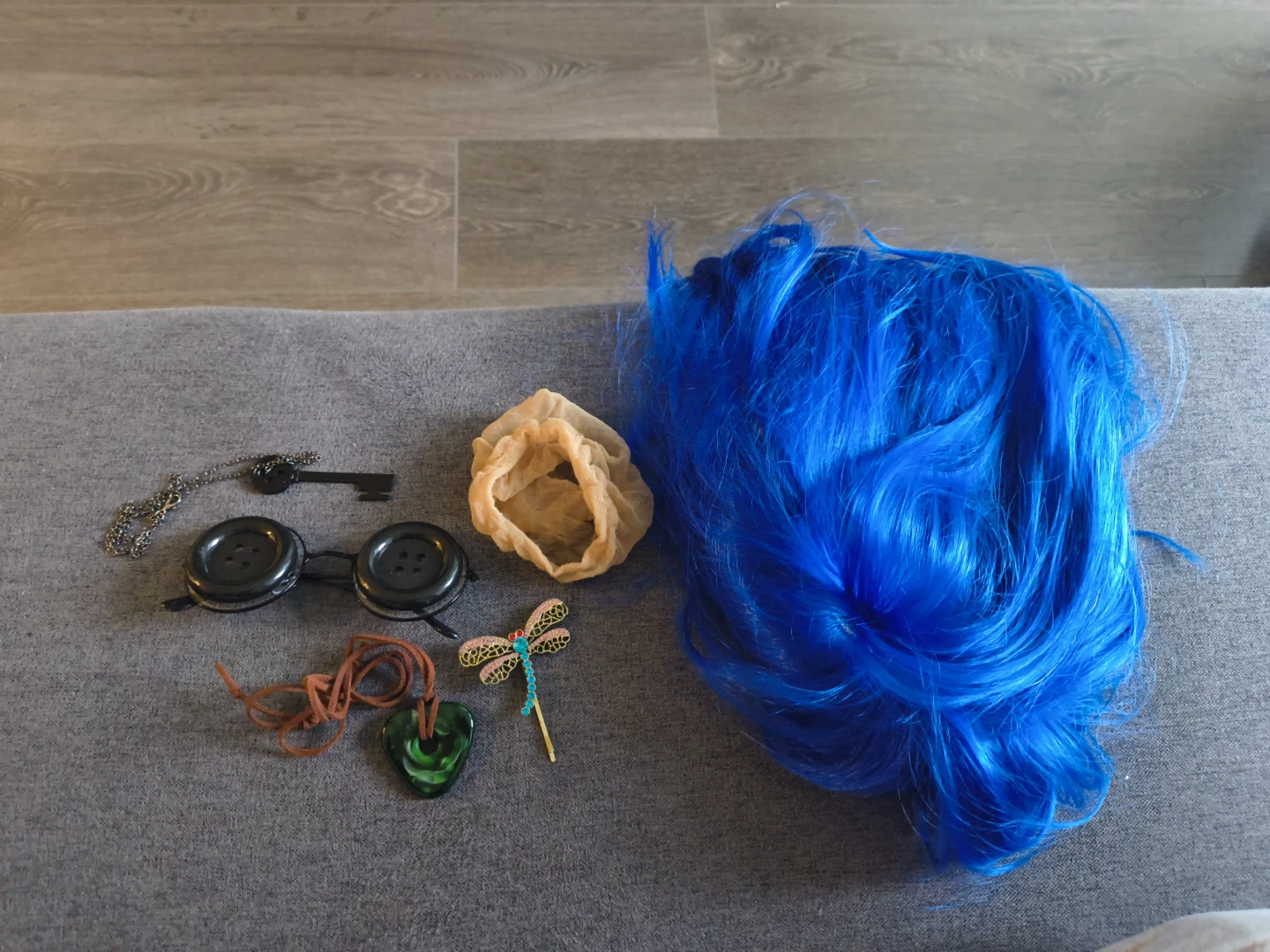 Coraline costume (wig + accessories)