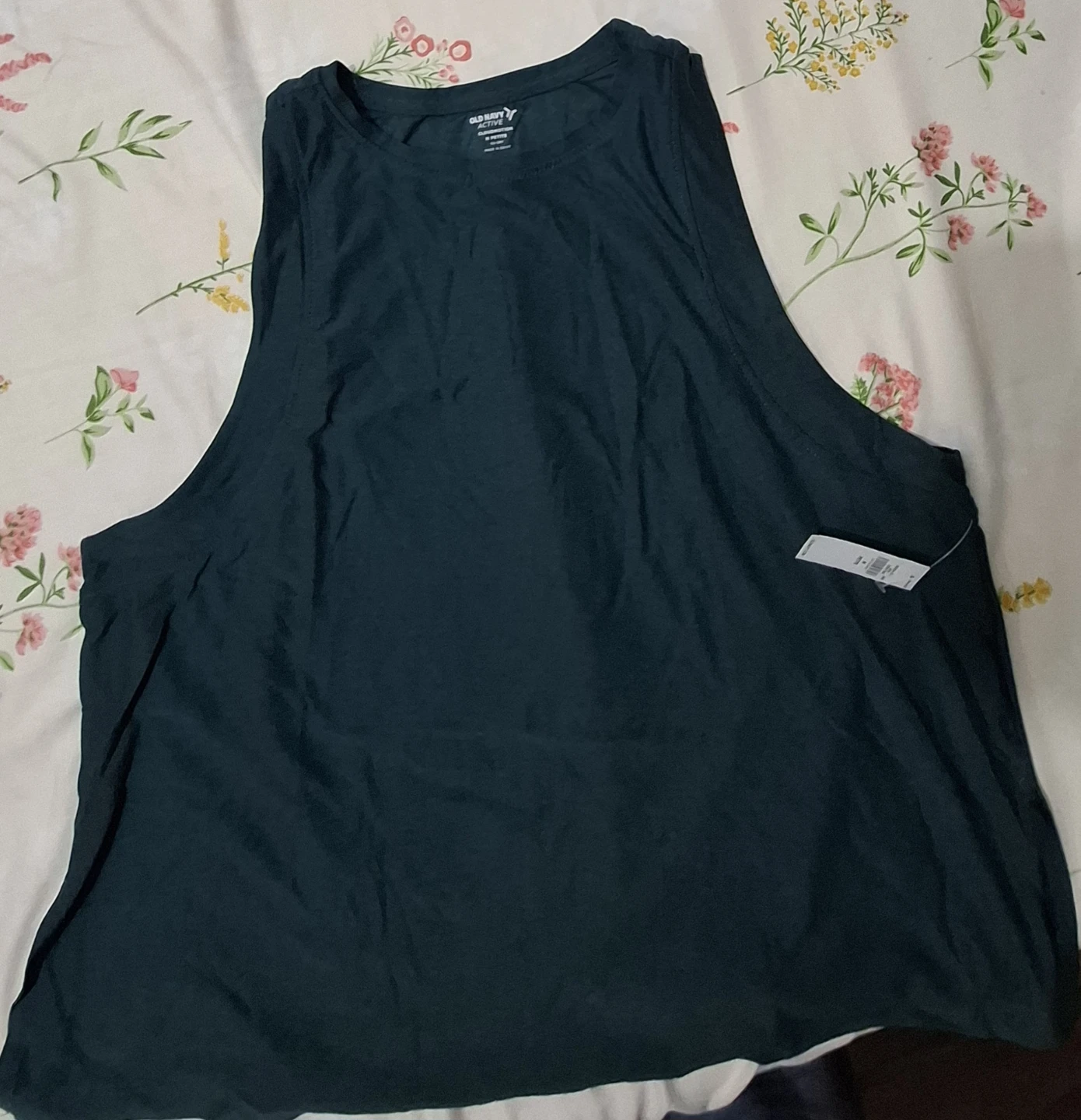 2-Old Navy Active CloudMotion Tank Tops in Green and Pink color