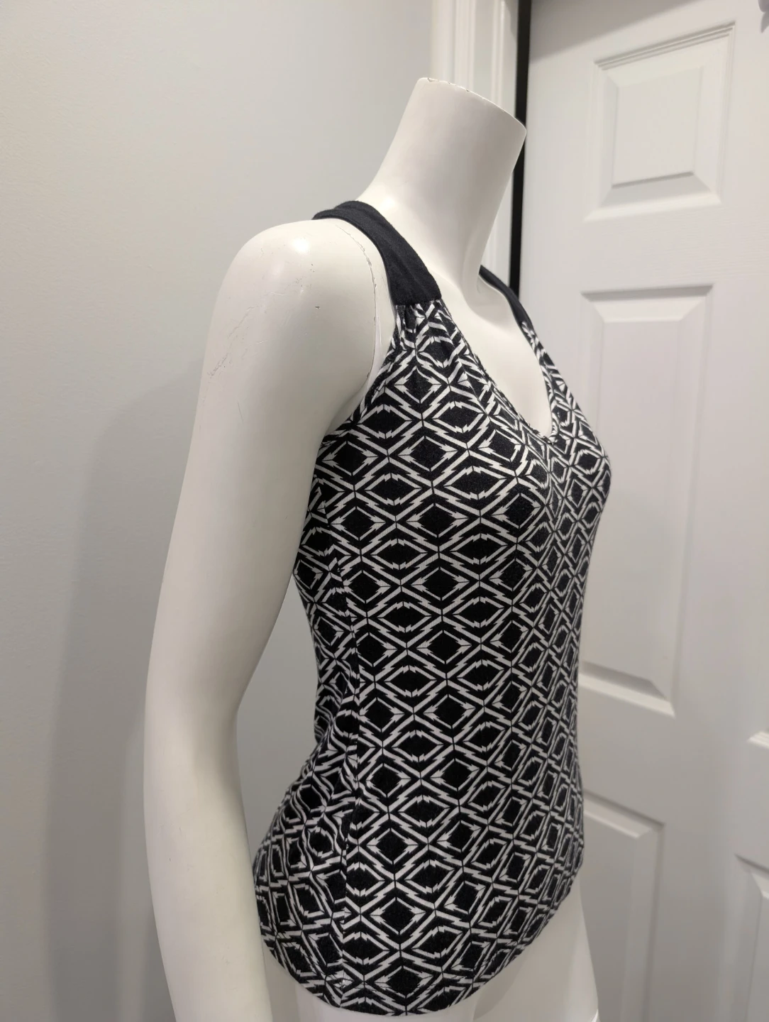 EUC - Banana Republic  Black & White Ornate Patterned Tank Top - photo 2