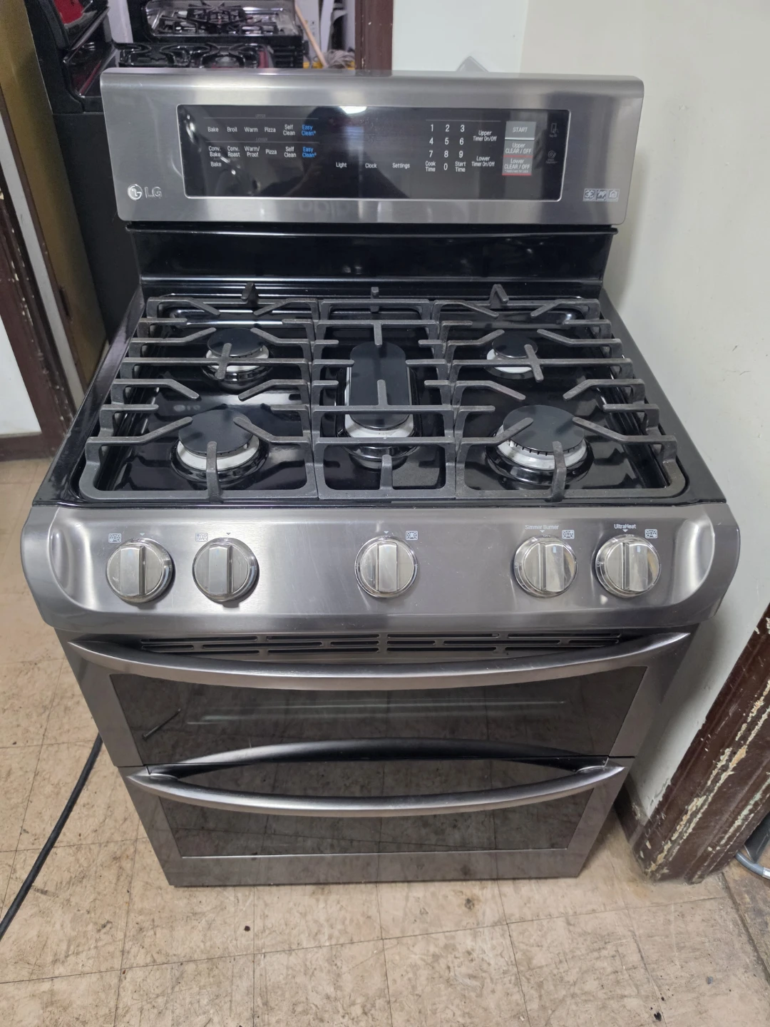 LG Gas Double Oven Range - photo 2