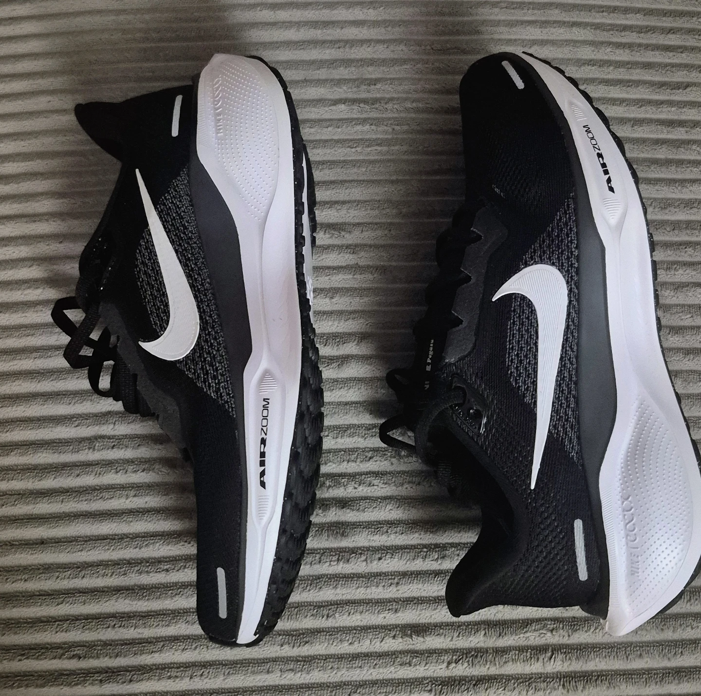 BNIB)Nike Size 7 Air Zoom Pegasus 41 Running Shoes