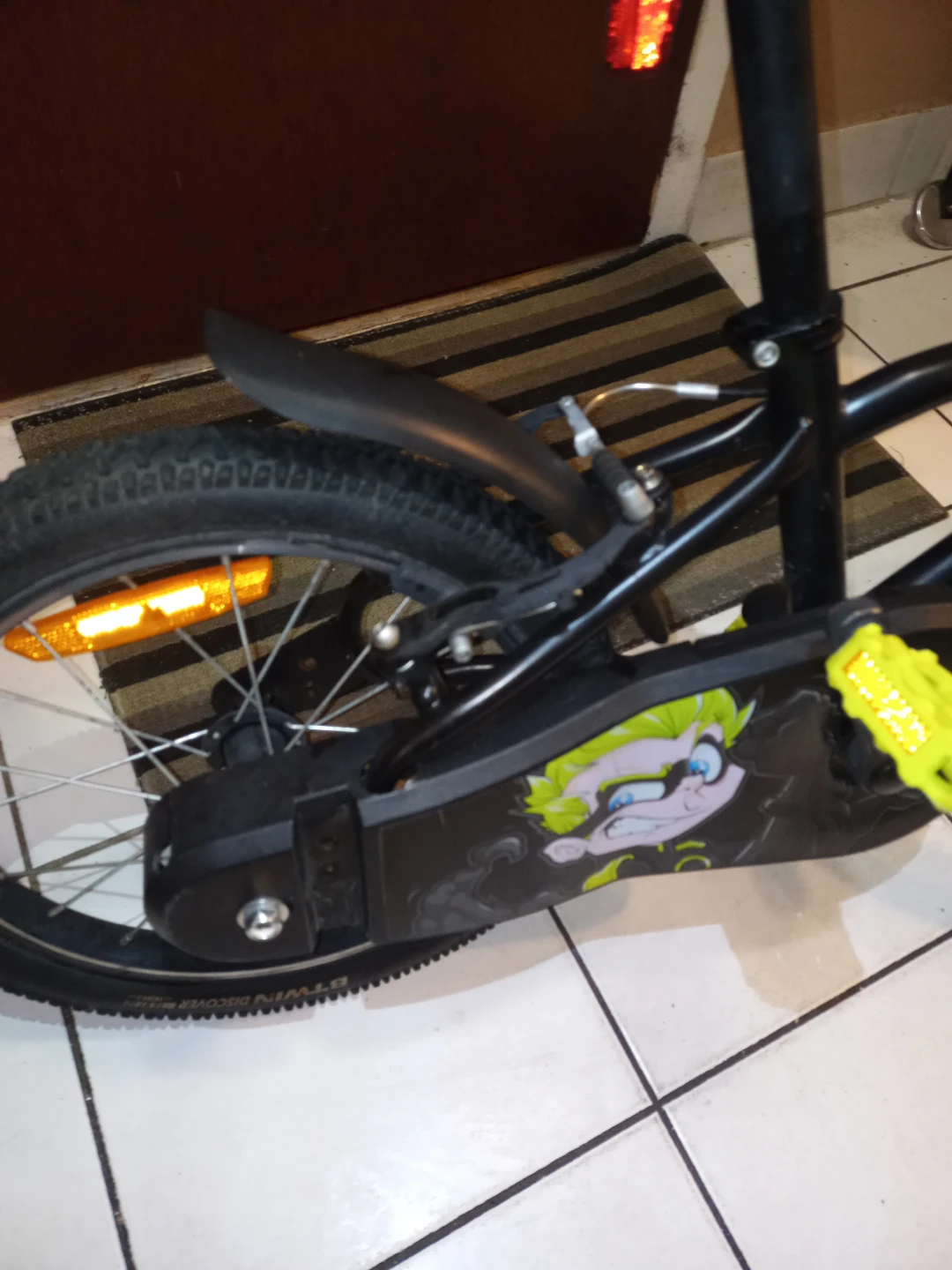 B Twin Dark Hero 500 Bike - 16" Wheels - Ages 4-6 - photo 5