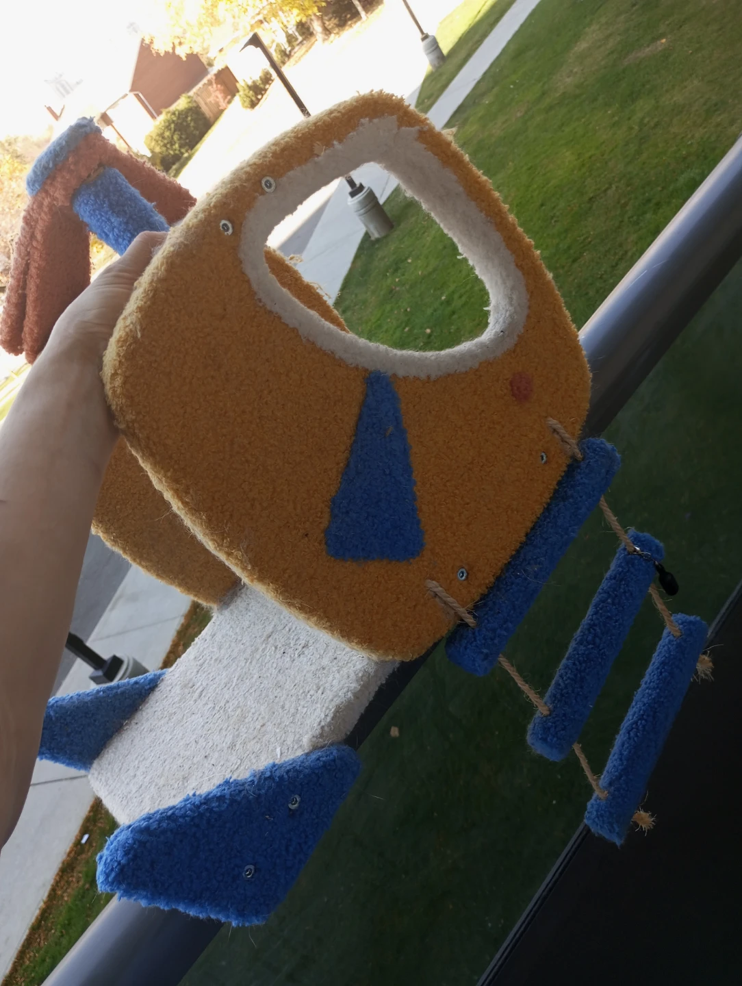 Helicopter-Shaped Cat Scratcher