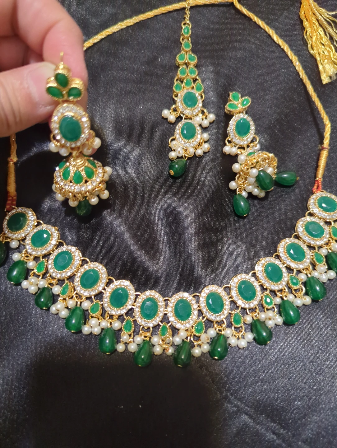 Green and Gold Tone Necklace Set - photo 2