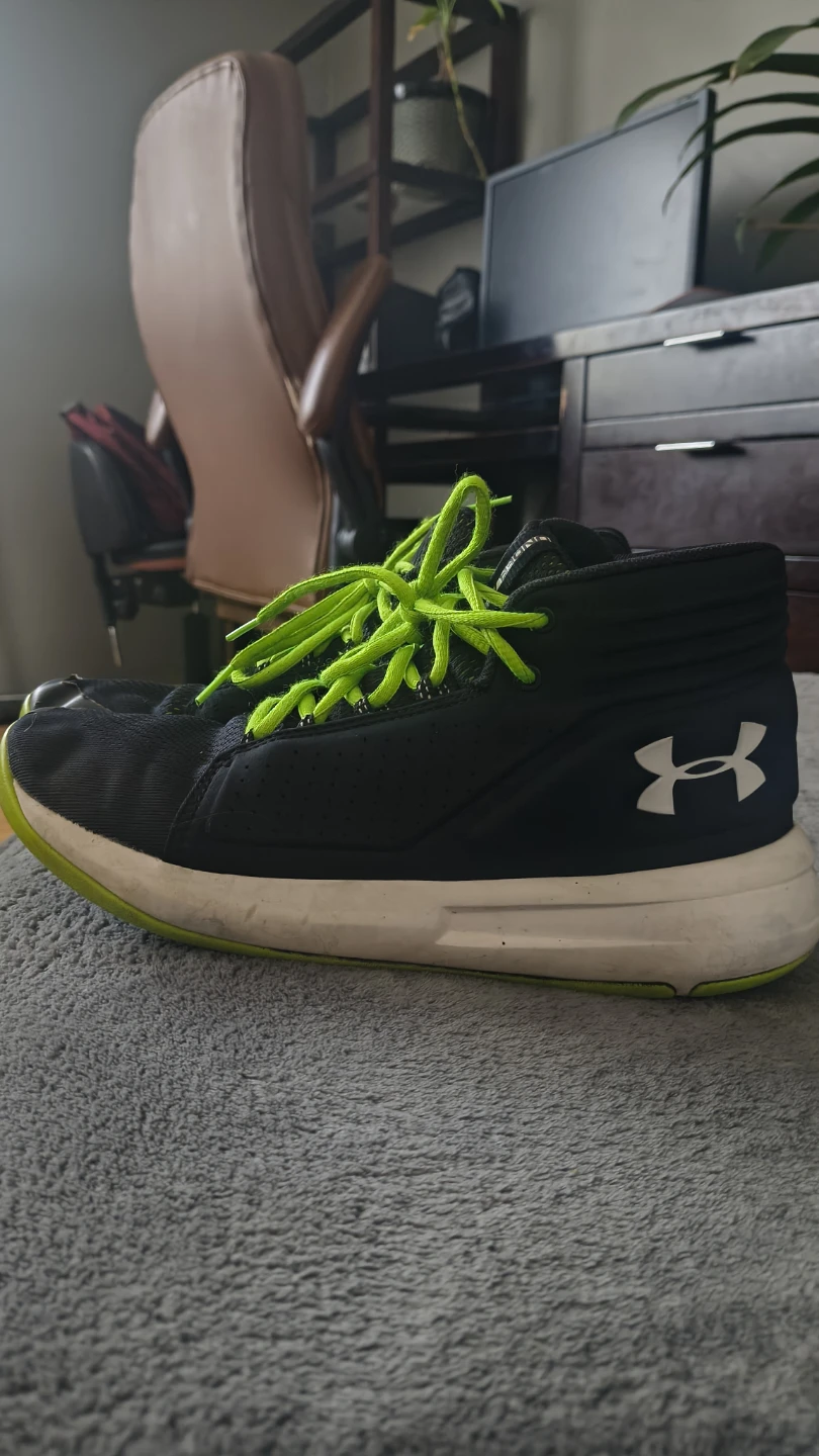 Under Armour Youth Sneakers Size 7Y
