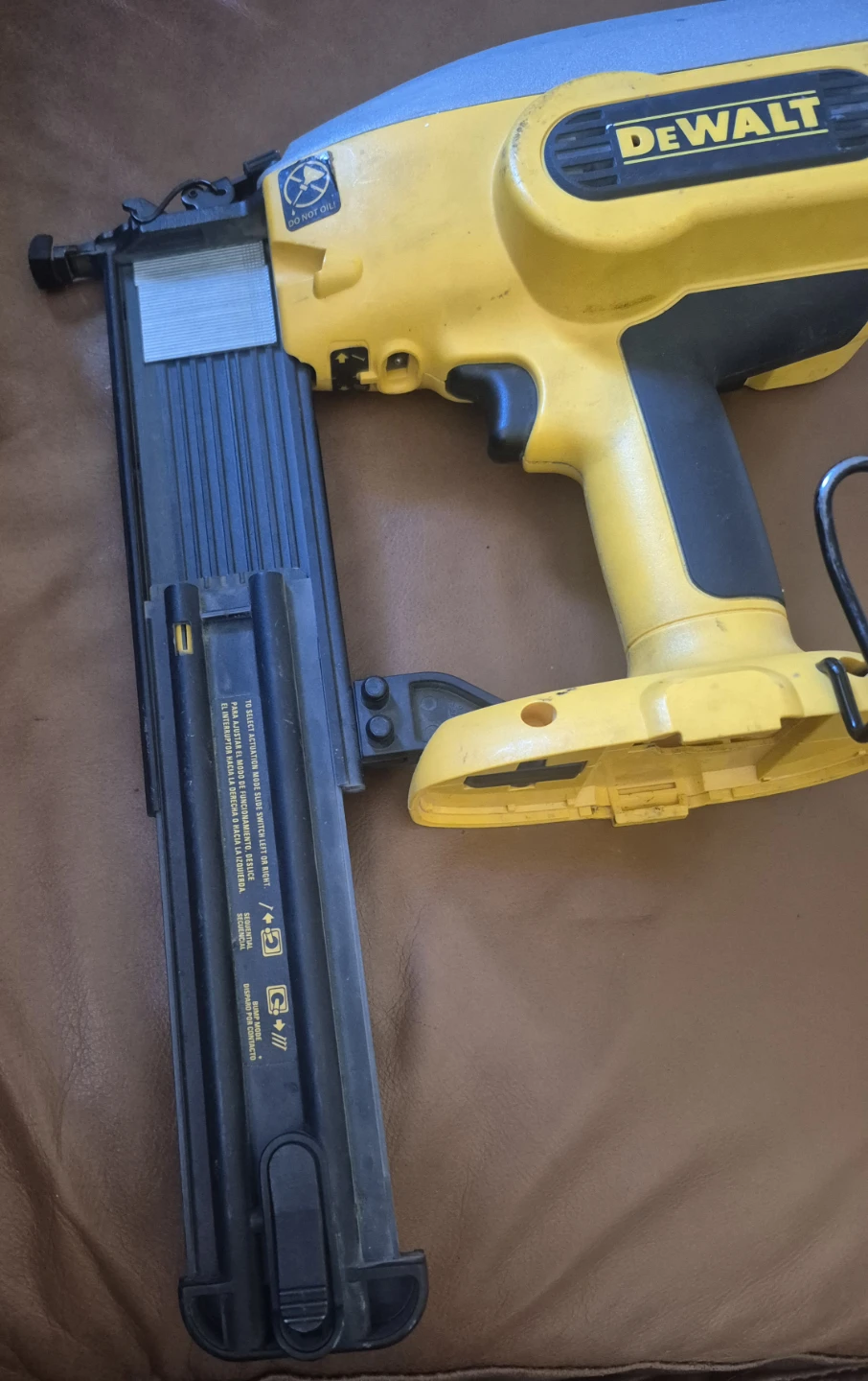 DeWalt DC608 18V Cordless Brad Nailer - photo 4