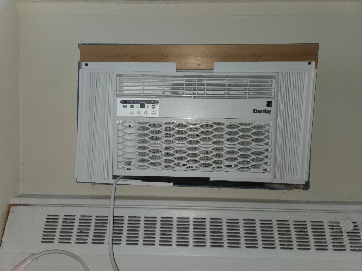 Danby 8000 BTU Window Air Conditioner - photo 3