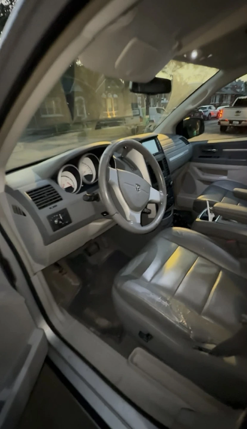Dodge Grand Caravan Silver Minivan - photo 3