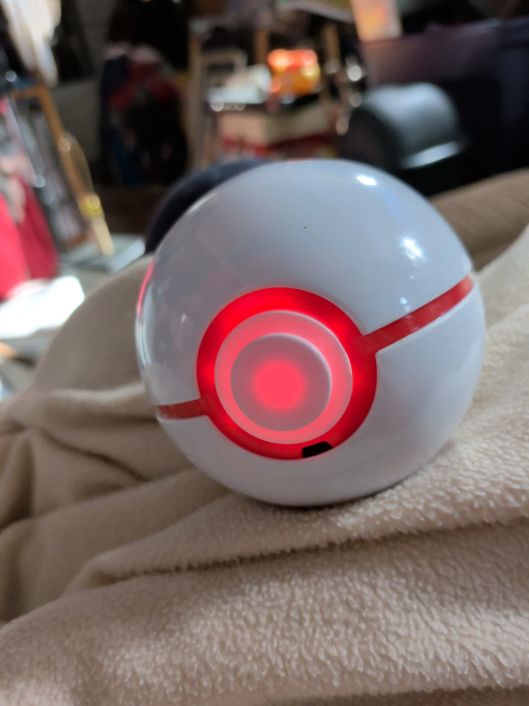 Pokémon Poké Ball Electronic Prop