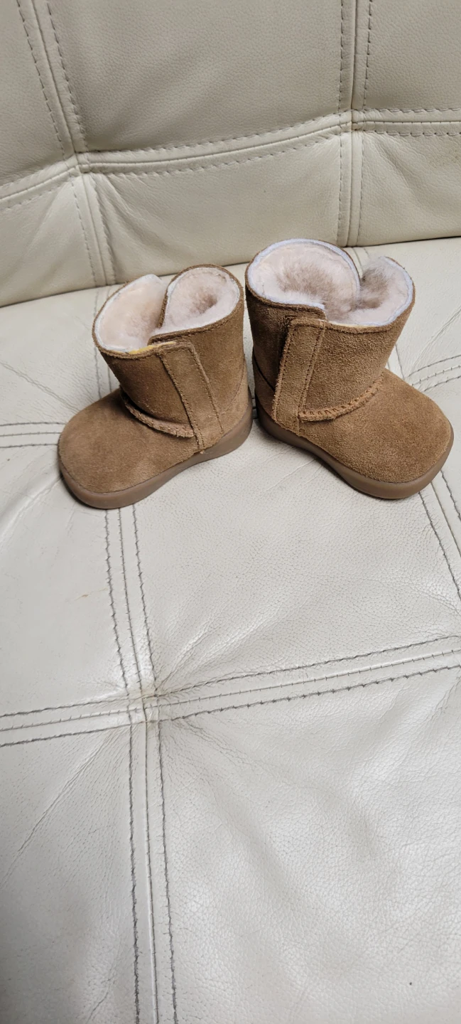 UGG Infant Boots sz 0/1 new