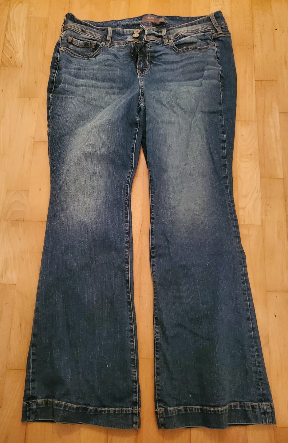Torrid Mid-Rise Flare Jeans Size 18R - photo 5