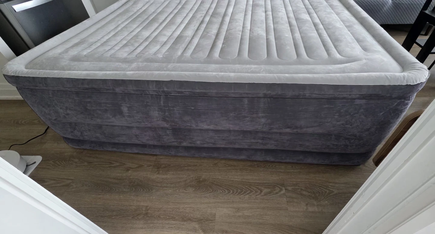 Queen-Size Air Mattress with Built-in Electric Pump – Grey - photo 4