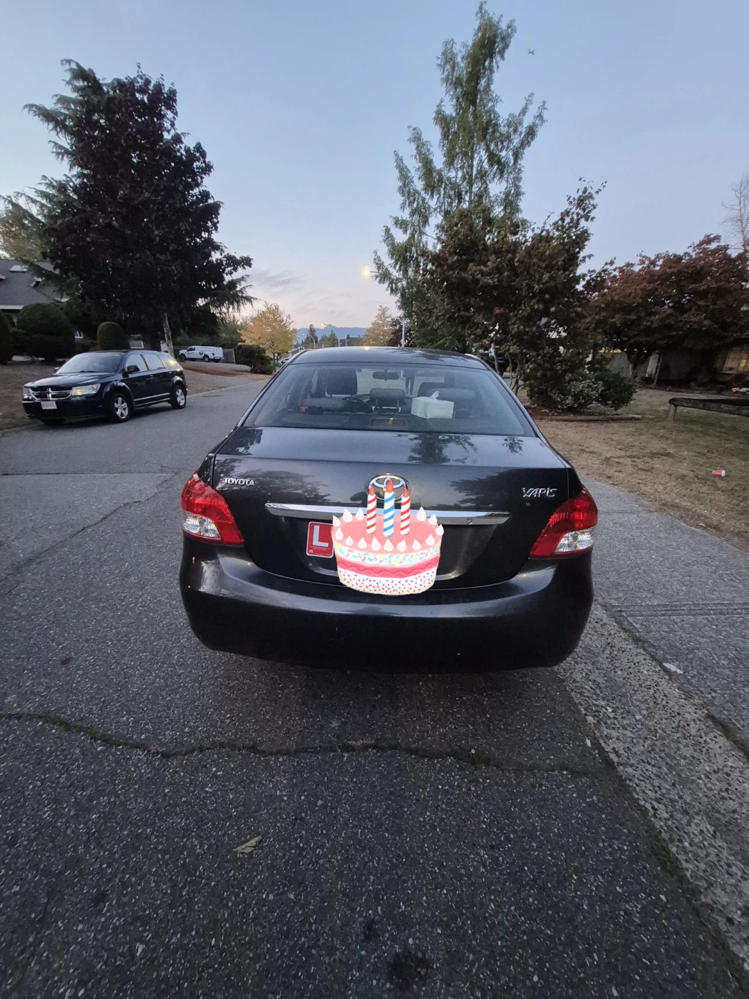 Toyota Yaris Sedan - photo 2