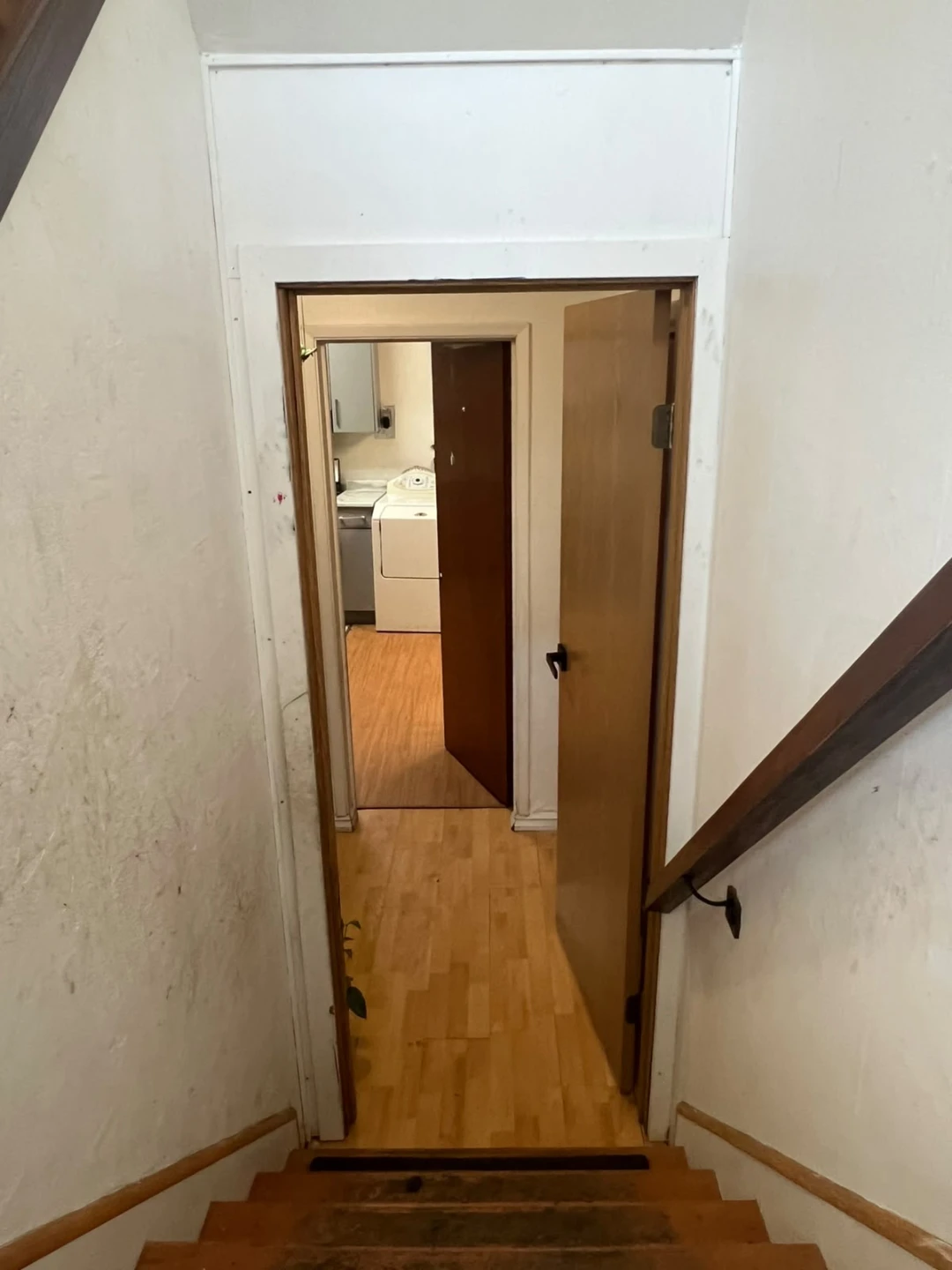 2 bedroom basement on rent - photo 3