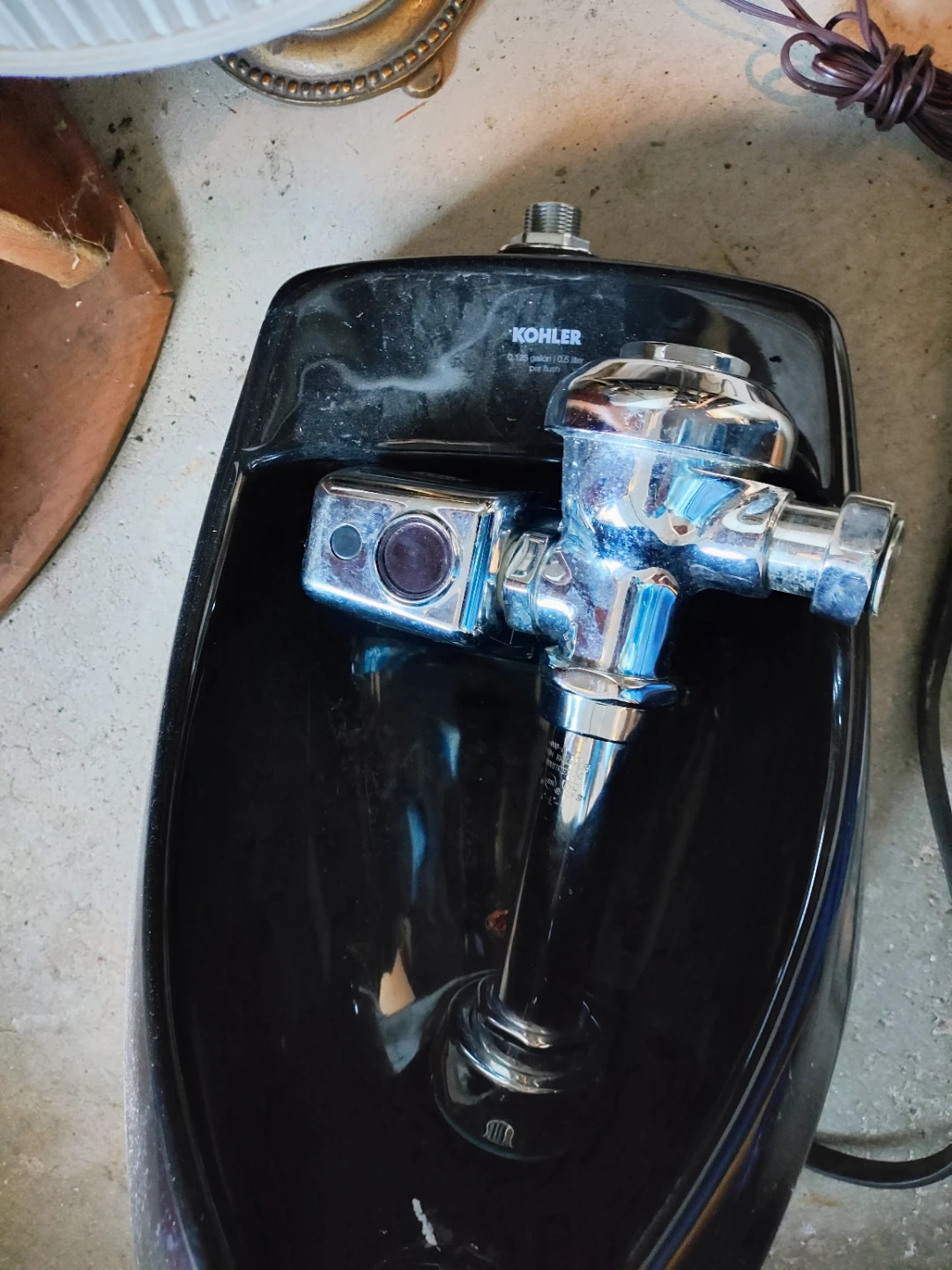 Rare Gloss Black Kohler Commercial Urinal + Flush Valve Combo - photo 2