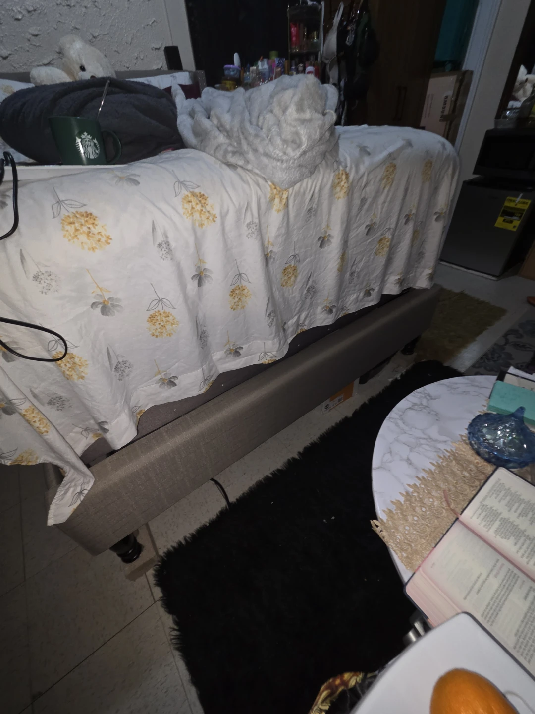 Upholstered Queen sized Bed Frame with Tufted Headboard - photo 4