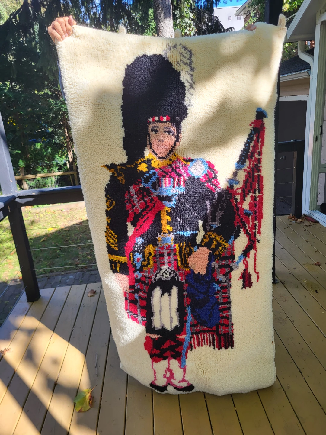 Vintage Hand-Tufted Scotish Piper Wall Hanging - photo 3