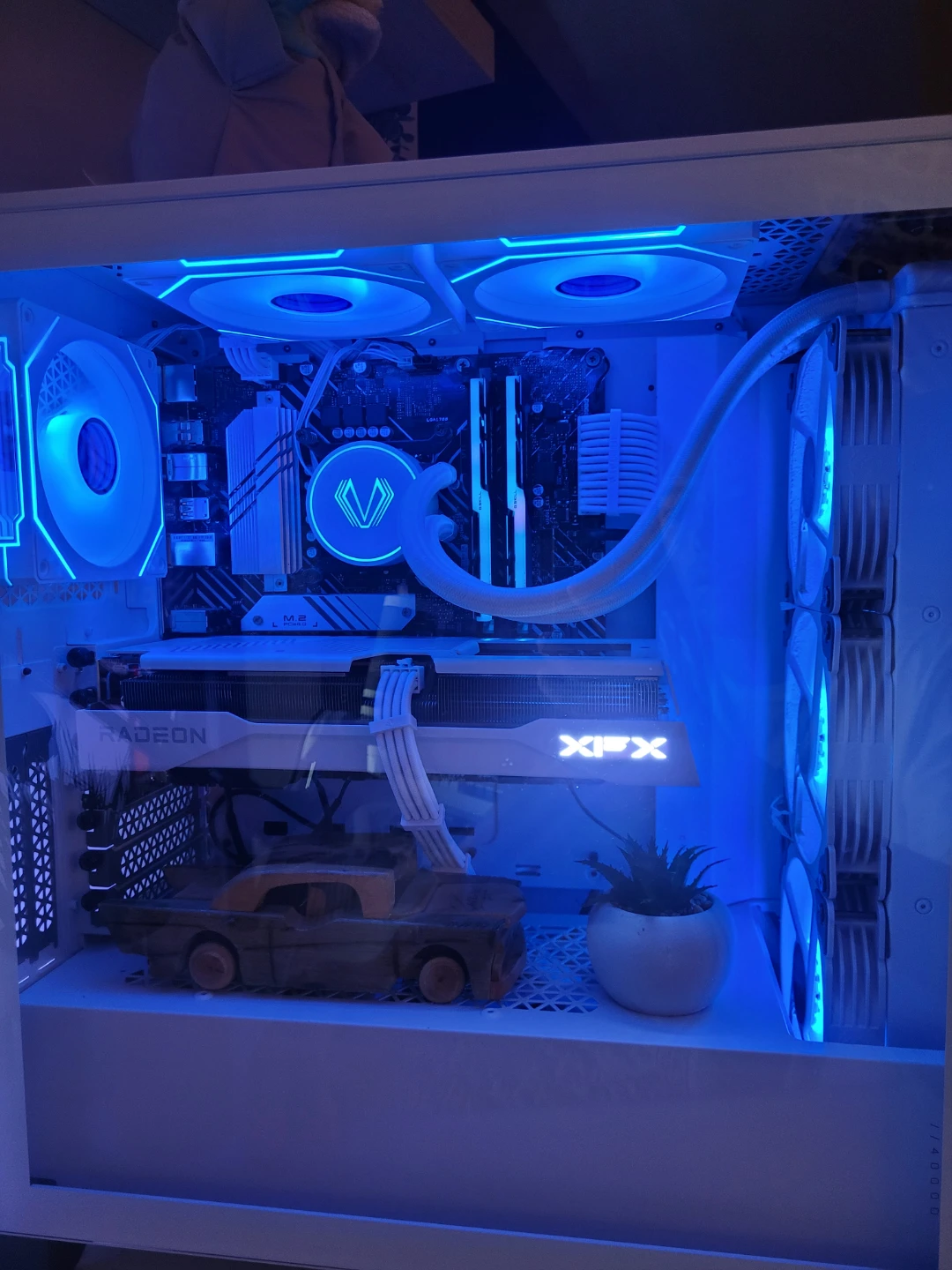 White custom  gaming pc