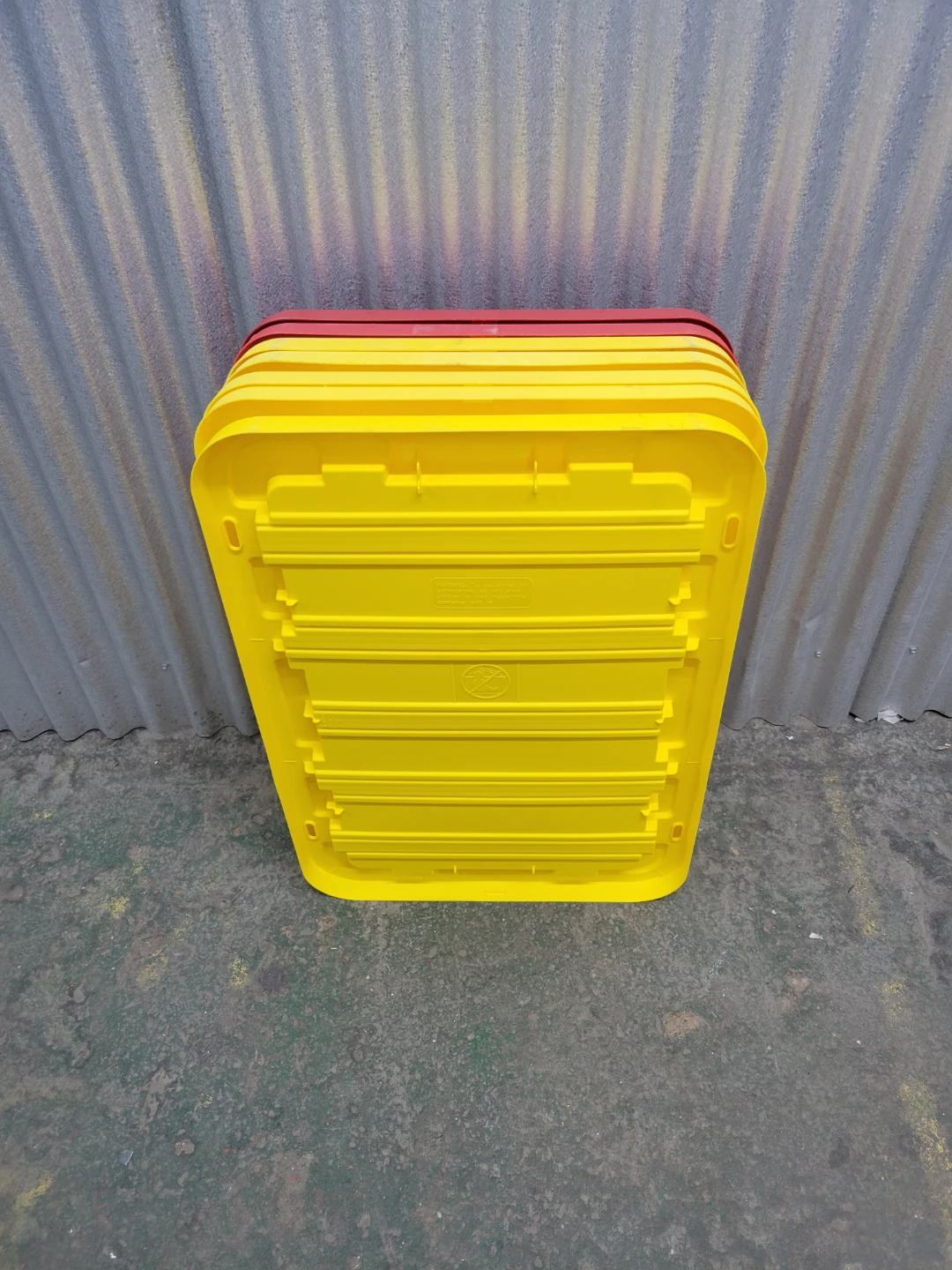 Lids for bins/totes