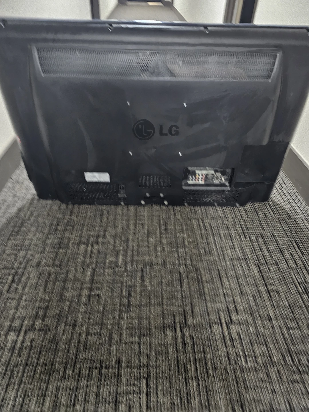 LG 47-inch 47LH40 Television - photo 2