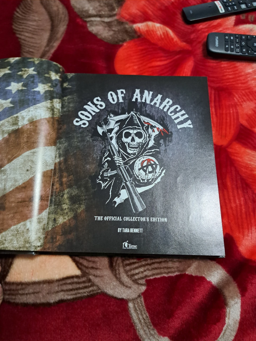 Sons of Anarchy: The Official Collector's Edition Book - photo 3