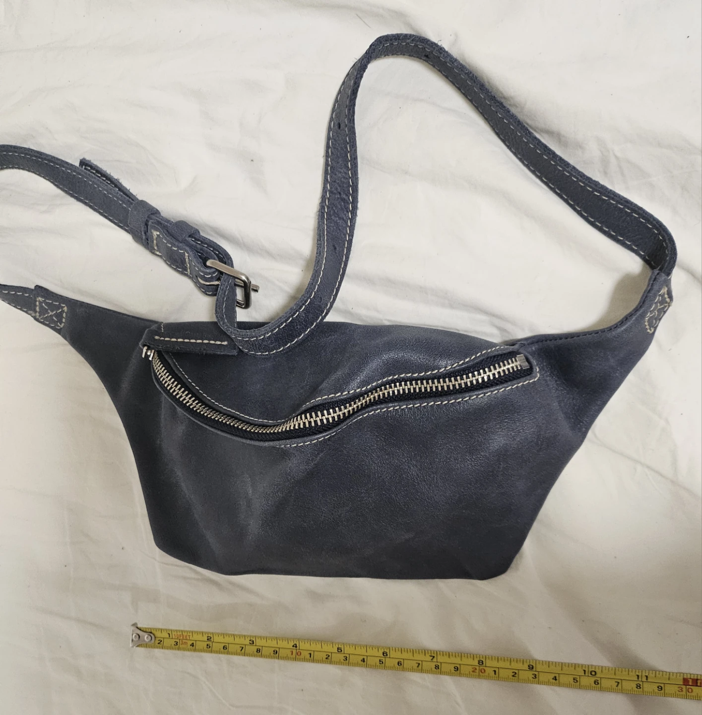 roots genuine leather sling bag - photo 2