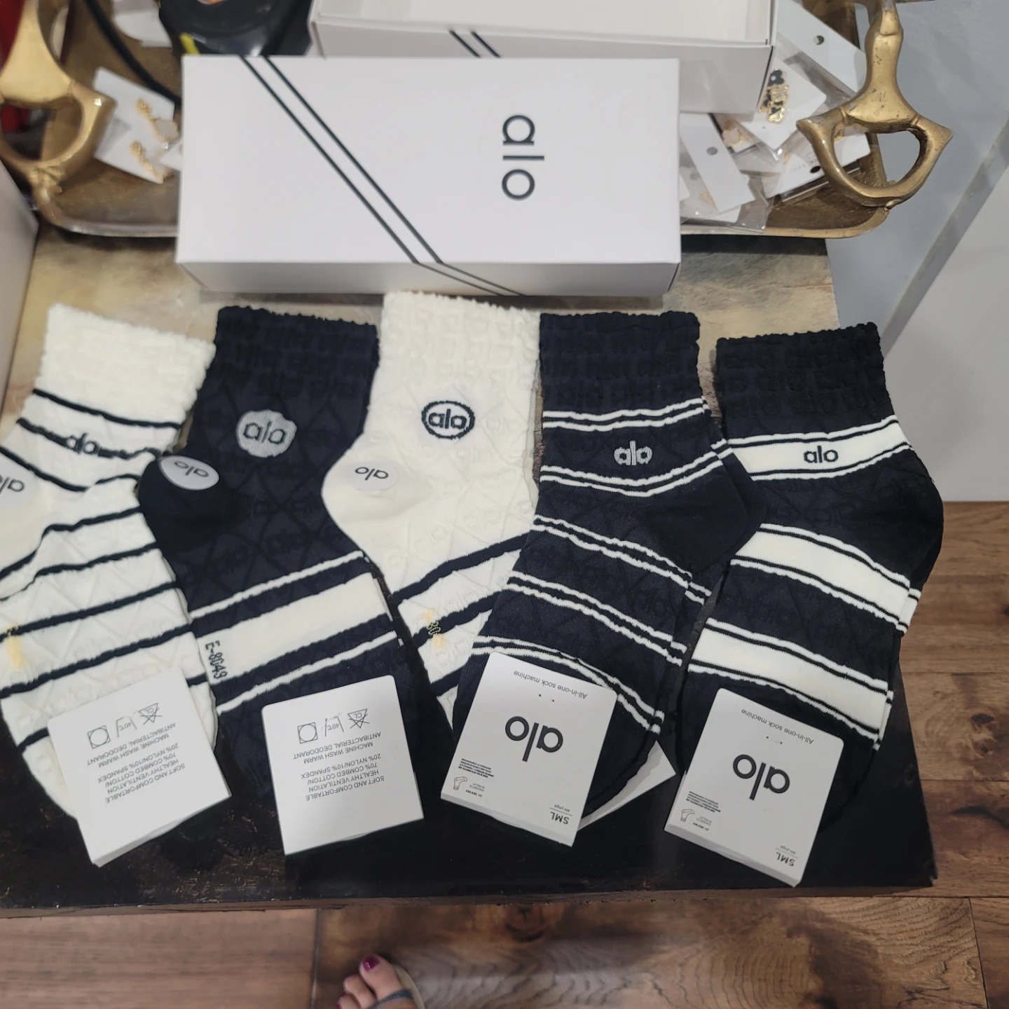 Alo Yoga Unisex Half-Crew Socks