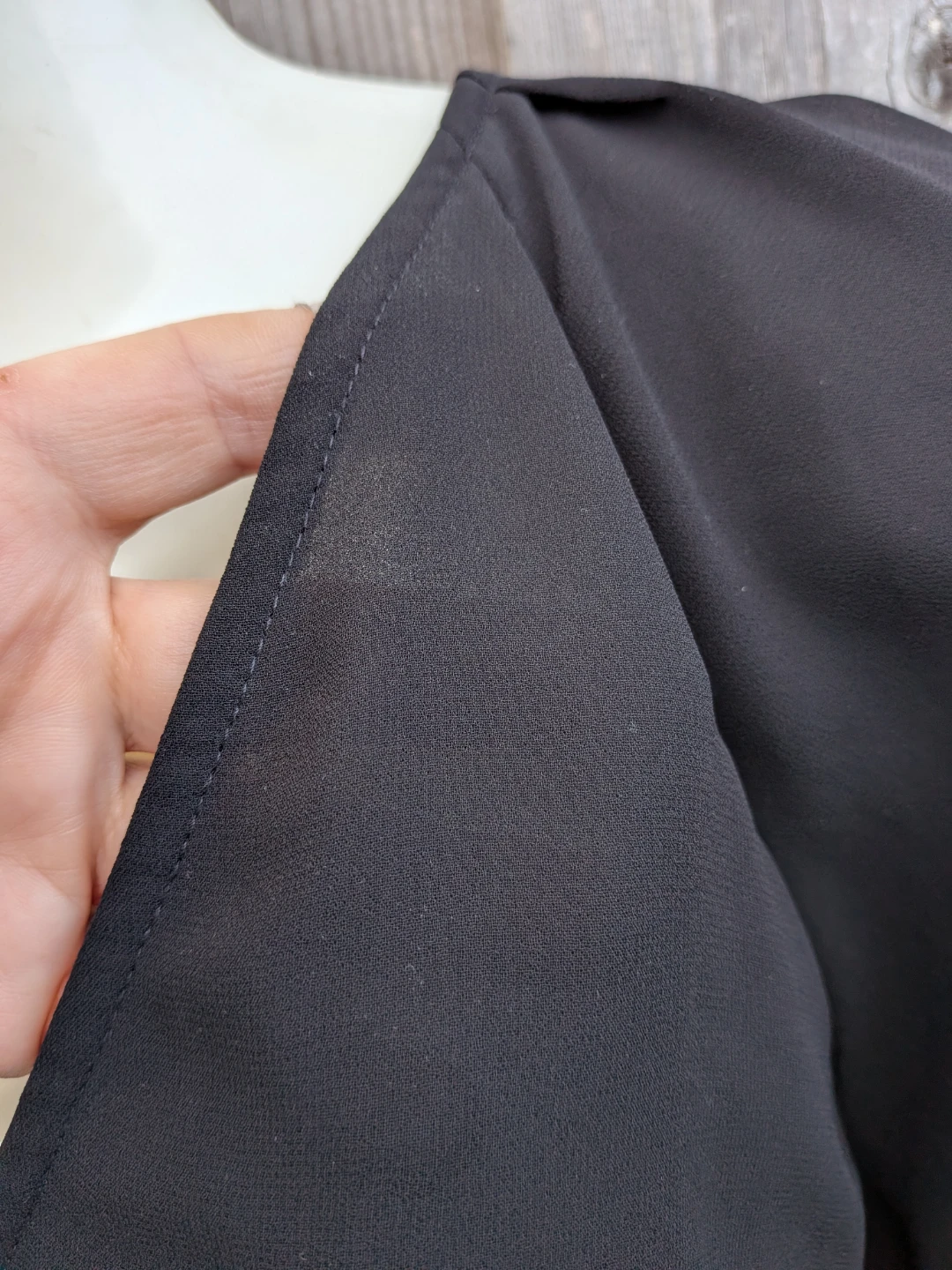 Black delicate V-Neck Puff Sleeve Blouse sz Med - photo 5