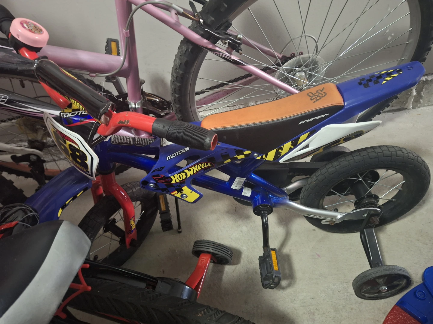 Hyper Hot Wheels Motobike 12-inch Bicycle - photo 5
